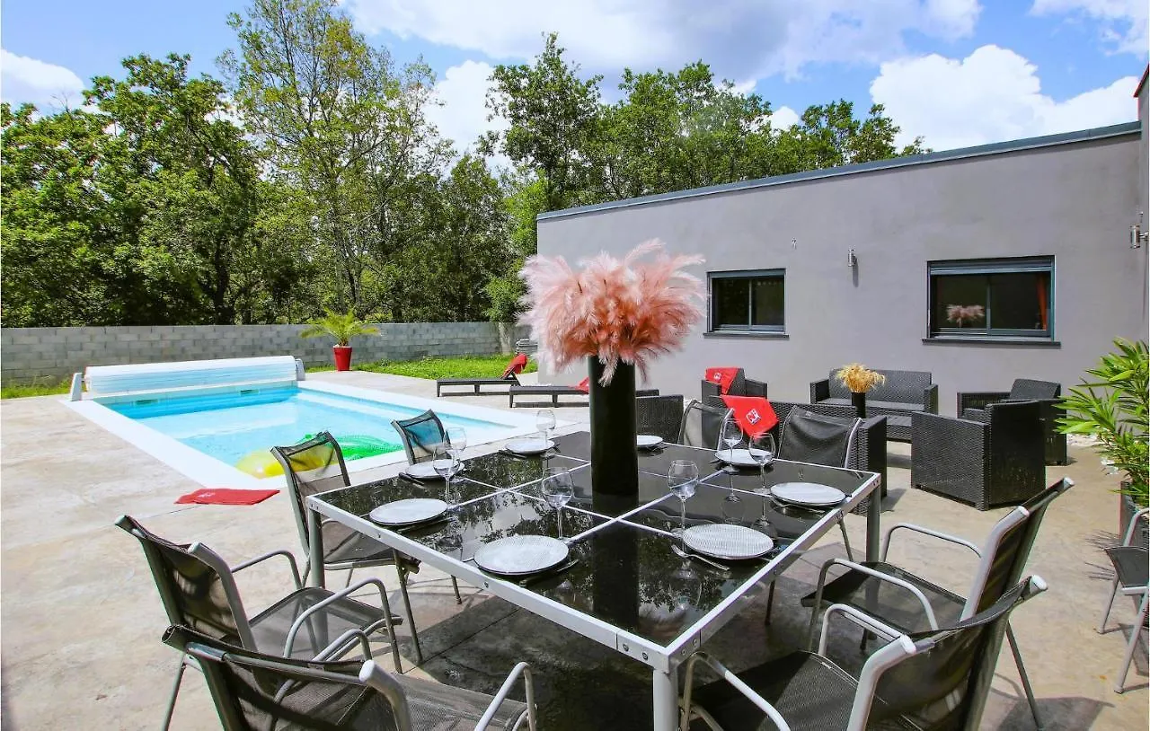 Dom wakacyjny Nice Home In Lussas With Outdoor Swimming Pool Francja